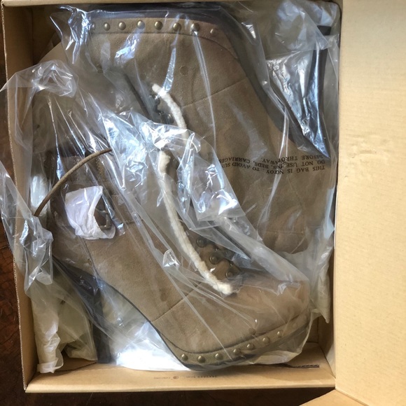 Nine West OSOVOSS tan heeled boot ankle bootie - Picture 11 of 13